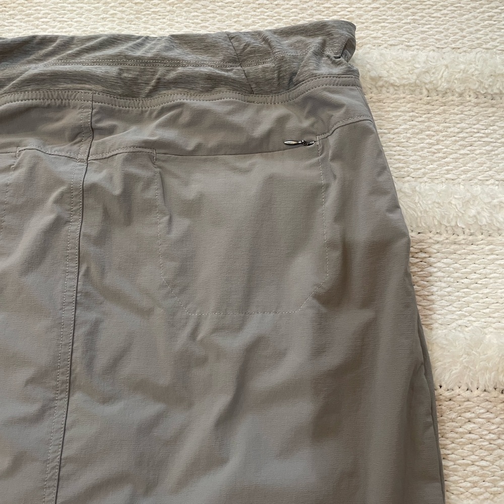 Duluth trading Co grey skort skirt attached shorts stretch women’s size 14 - Picture 9 of 14